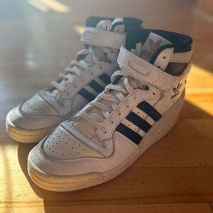 FORUM 84 HIGH SHOES size 9 men hardly worn sneakers.
